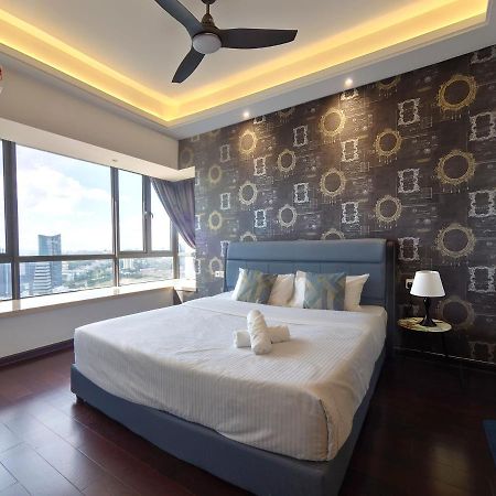 Appartamento Netflix Smarttv Cityseaview & Highfloor At R&F Mall Johor Bahru Esterno foto